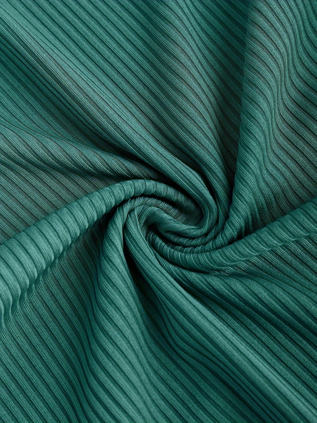 שמלת מידי סרוגה בעיטור שסע וקשירה בחזה - NATALY