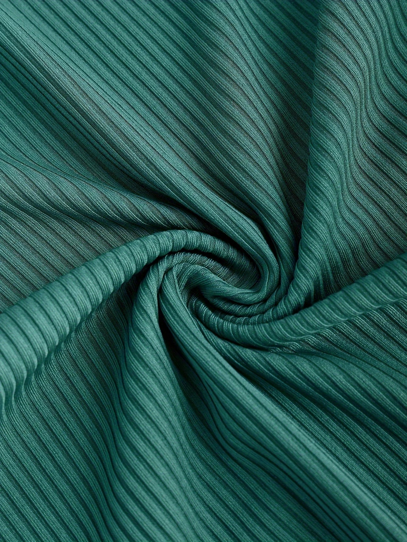 שמלת מידי סרוגה בעיטור שסע וקשירה בחזה - NATALY