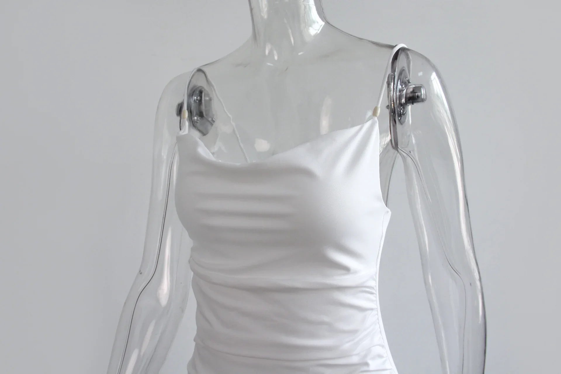 שמלת מיני צמודה בעיטור שסע קטן - ANGEL