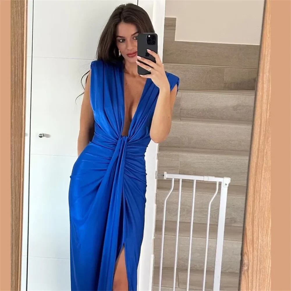 שמלת מידי סאטן בעיצוב כיווצים ומחשוף עמוק - ברי