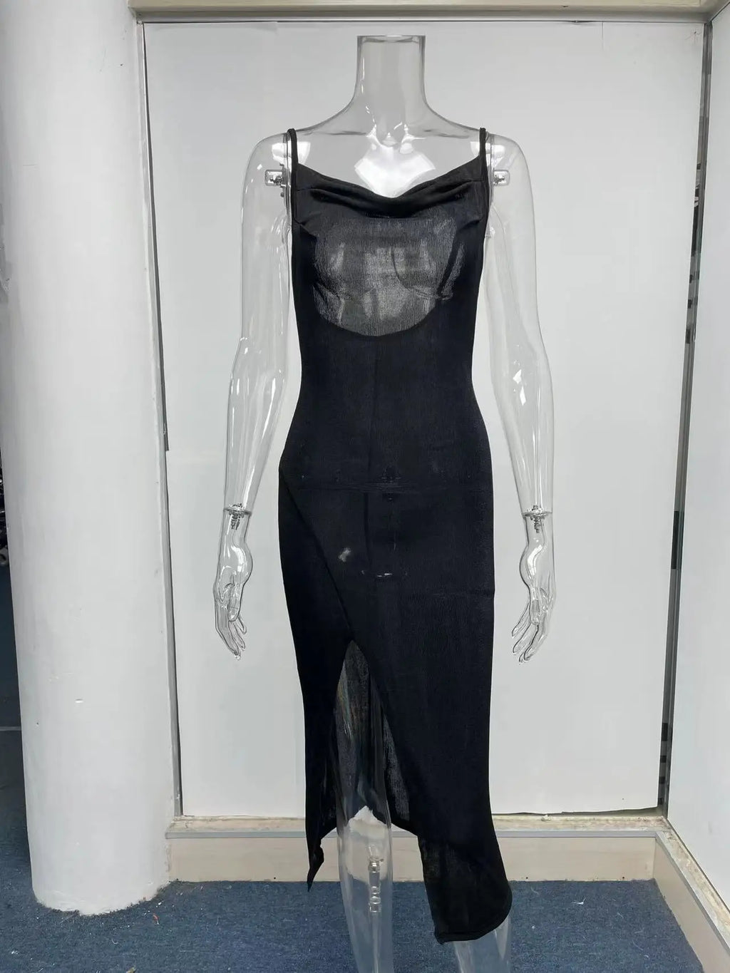 שמלת מידי קיצית סרוגה בעיטור שסע - סמייל