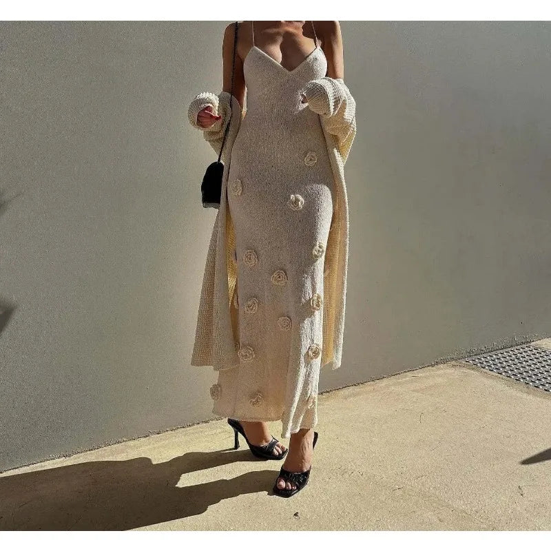 שמלת מקסי סרוגה בעיטור אפליקציות פרחים בעיצוב קשירה בגב פתוח - Malaya