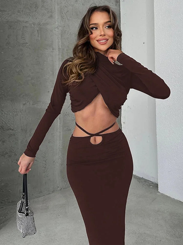 סט שני חלקים חולצת טופ בעיצוב קרוס גולף וחצאית מקסי בעיצוב קרוס בבטן - מורנה