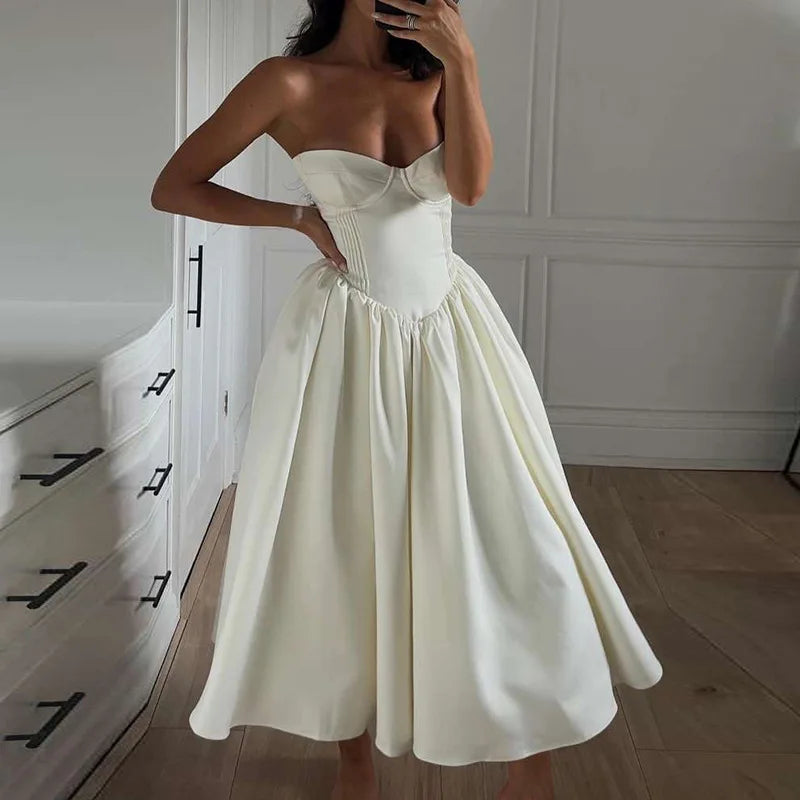 שמלת מידי סטרפלס בגזרת A בעיצוב אלגנטי - Simone