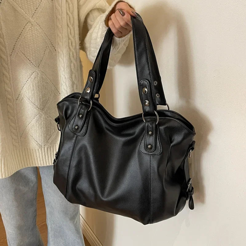 Retro design faux leather bag