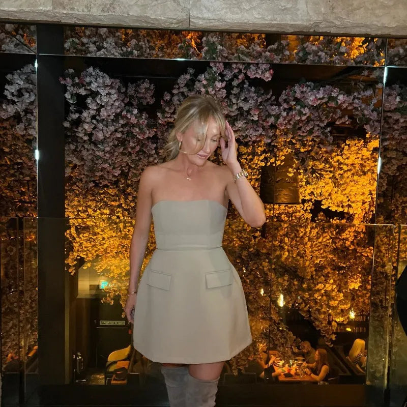 שמלת מיני סטרפלס בגזרת A בעיטור דמויי כיסים - אנחלס