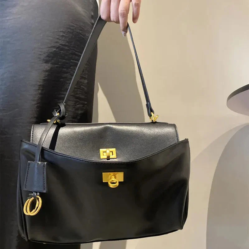 Leather bag with luxury design