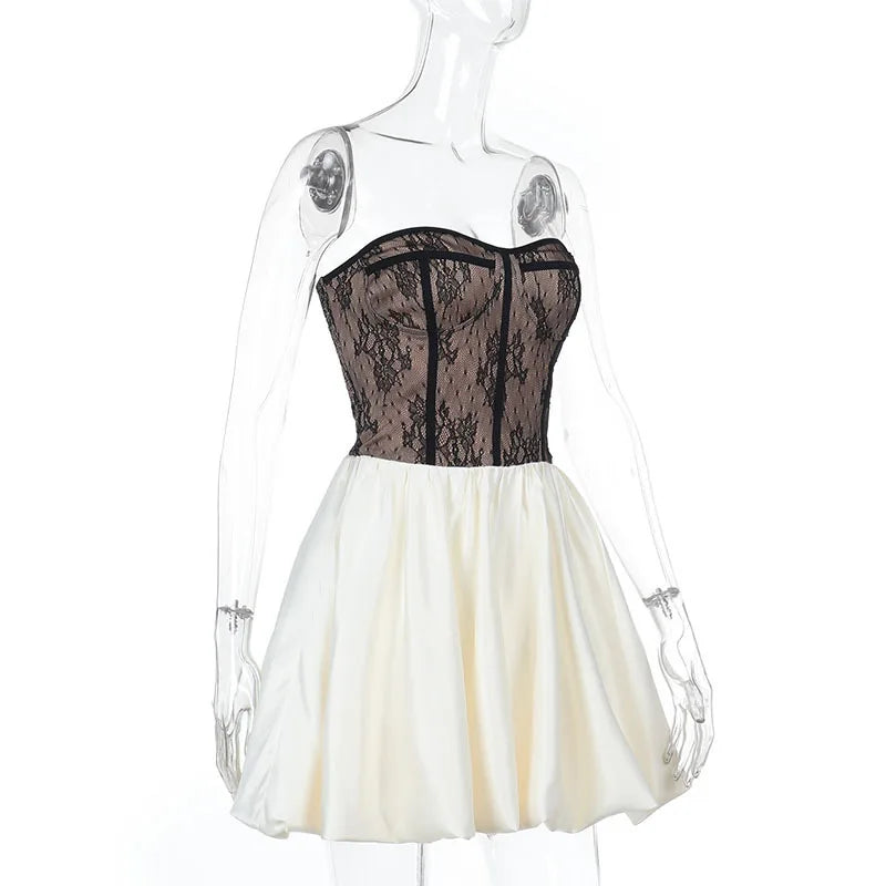 שמלת מיני סטרפלס בגזרת בלון בעיצוב מחוחך תחרה - Amari