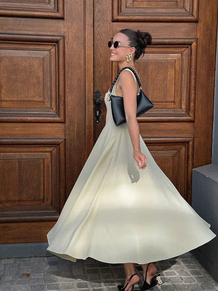 שמלת מידי סאטן בגזרת A - Violette