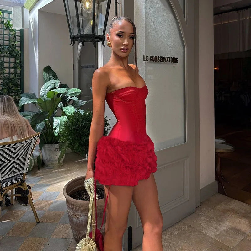 שמלת מיני סטרפלס בעיצוב מחוך וחצאית פרחים 3D - Loretta