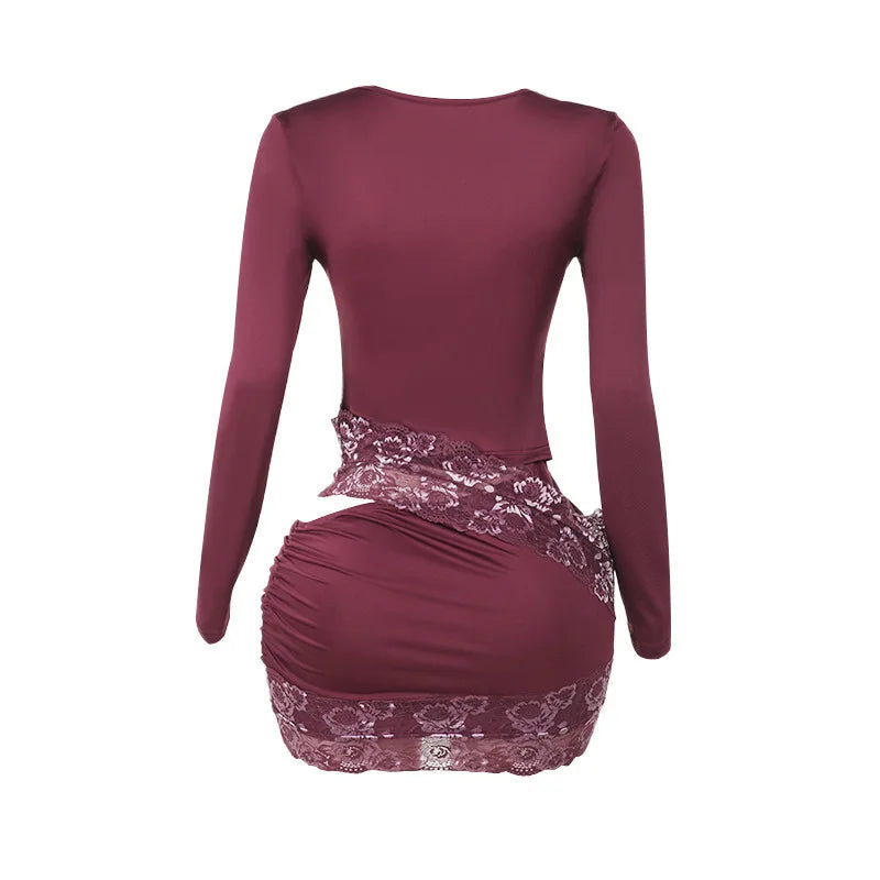 שמלת מיני צמודה בעיטור פתחים ותחרה - מיקה