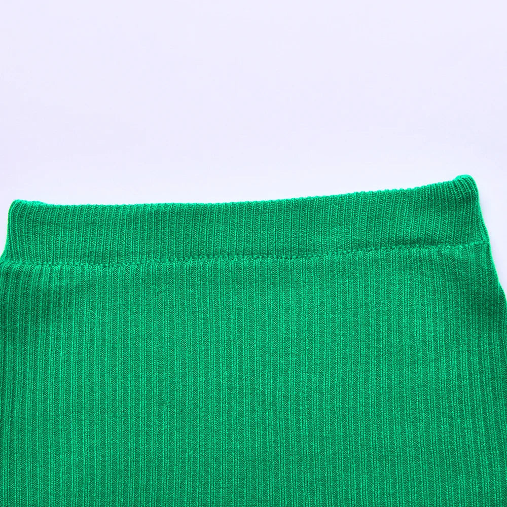 סט סרוג חצאית מיני וחולצת סגירת כפתורים - כרמי