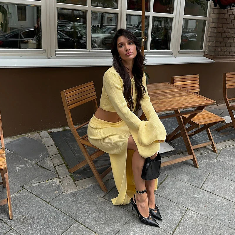 סט שני חלקים סרוג חצאית מקסי וחולצת קשירות - ימית