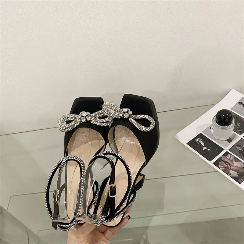 סנדלי עקב משי בעיטור רצועות ופפיון זרקונים - אווה