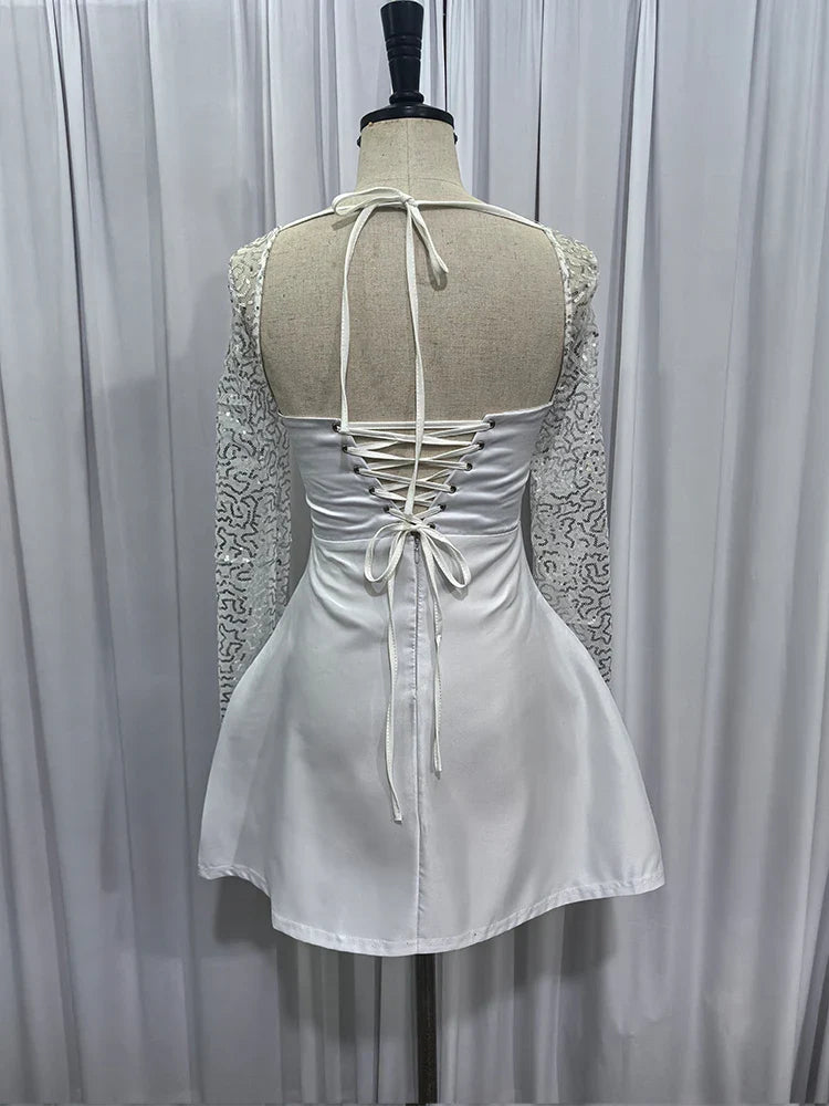 שמלת מיני סאטן בעיצוב שרוולי רשת בעיטור נצנצים - Amara