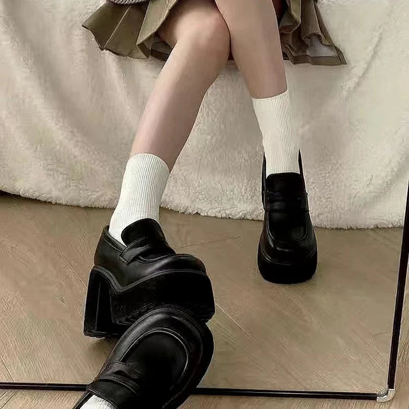 נעלי בובה מוקסין בעיצוב עקב פלטפורמה - נלי