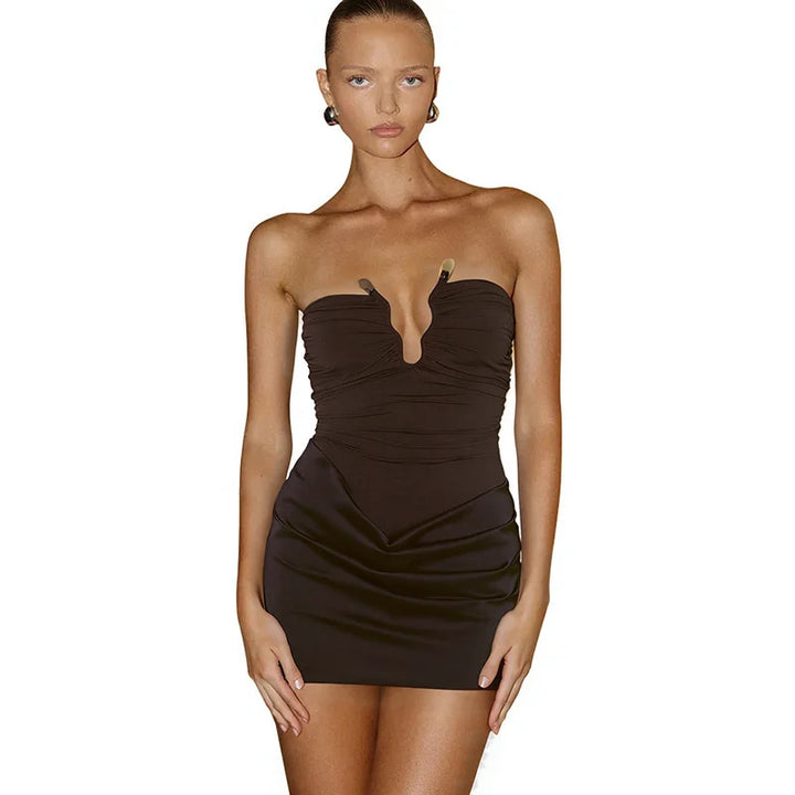Strapless mini dress in a pleated satin design with buckle decoration - Easy