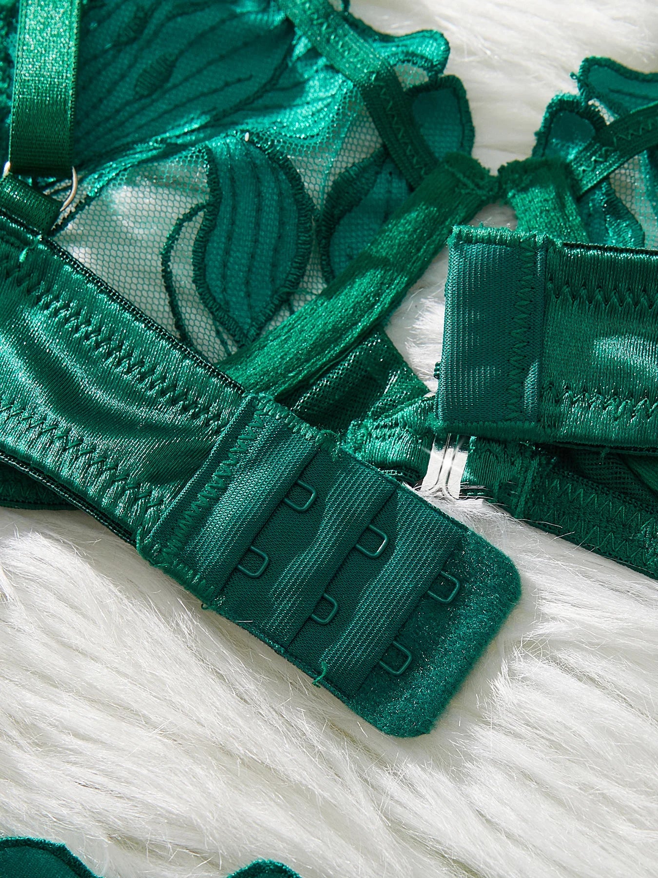 סט שקוף בעיטור רקמת עלים - Molly