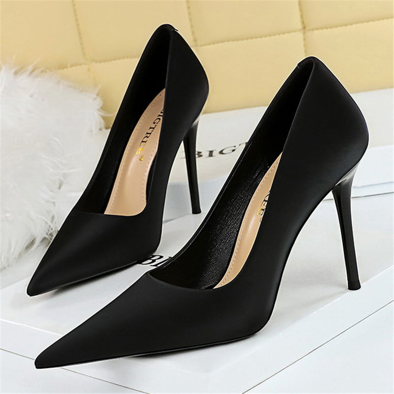 נעלי עקב שפיץ סאטן - מריסה