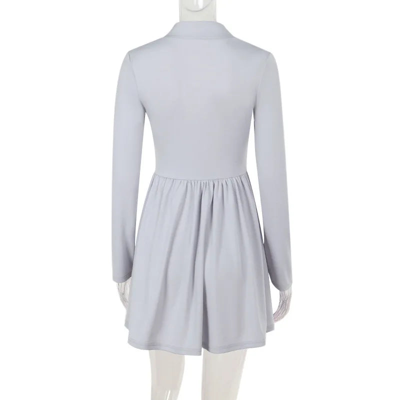 שמלת מיני מחויטת בגזרת A בעיצוב מחשוף - נעמי