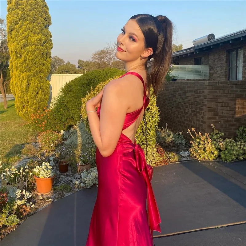 שמלת מקסי סאטן בעיצוב קשירות בגב - ברטה