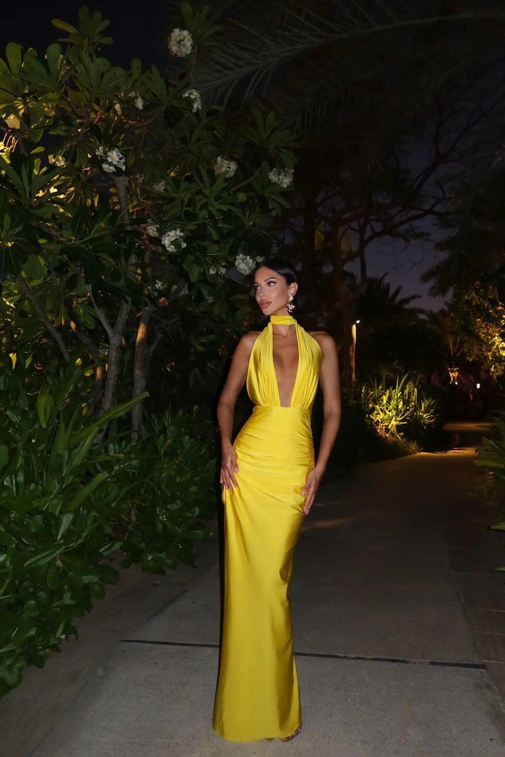 שמלת מקסי סאטן אלגנטית מחשוף עמוק קשירה בצוואר גב פתוח - SUN