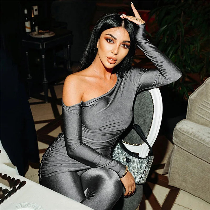 חליפת ערב שני חלקים צמודה מחטבת בד מבריק מכנס צמוד וחולצת כתף חשופה - קימברלי