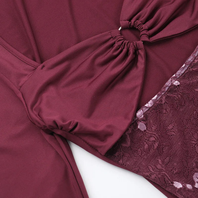 שמלת מיני צמודה בעיטור פתחים ותחרה - מיקה