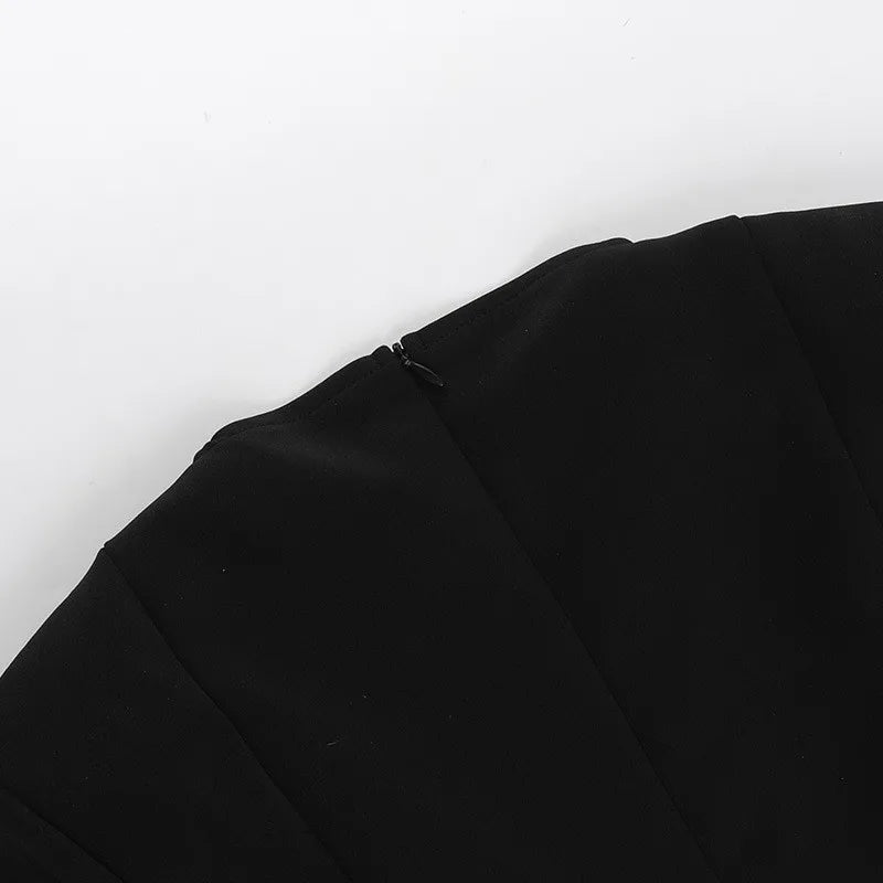 שמלת מיני בגזרת A מחשוף עמוק בעיטור כיסים - ביאנקה