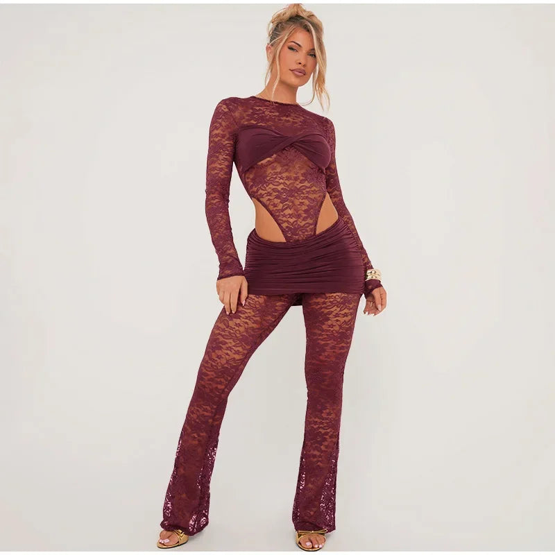 חליפת תחרה שני חלקים בגד גוף ומכנסיים ארוכים בעיטור חצאית מיני  - Meadow