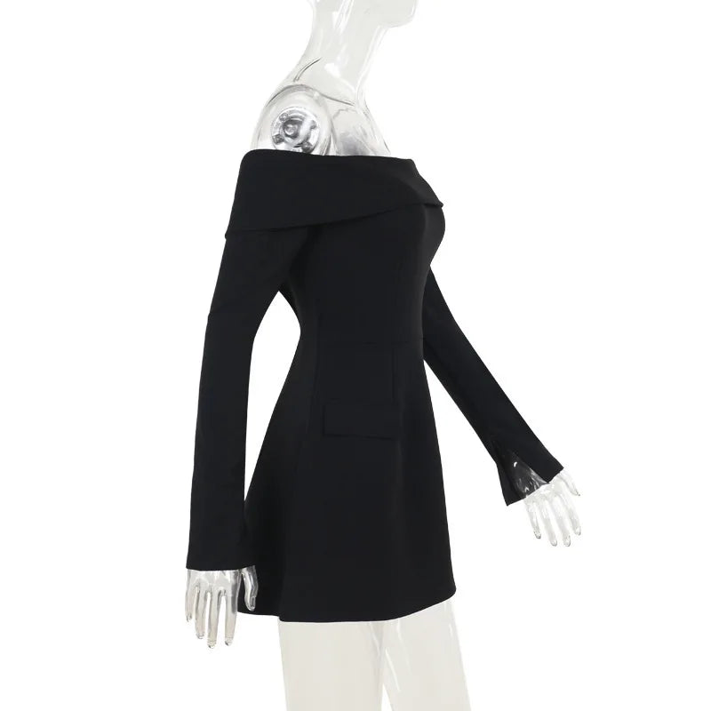 שמלת מיני בגזרת A כתפיים חשופות בעיצוב דמוי כיסים - מייסי