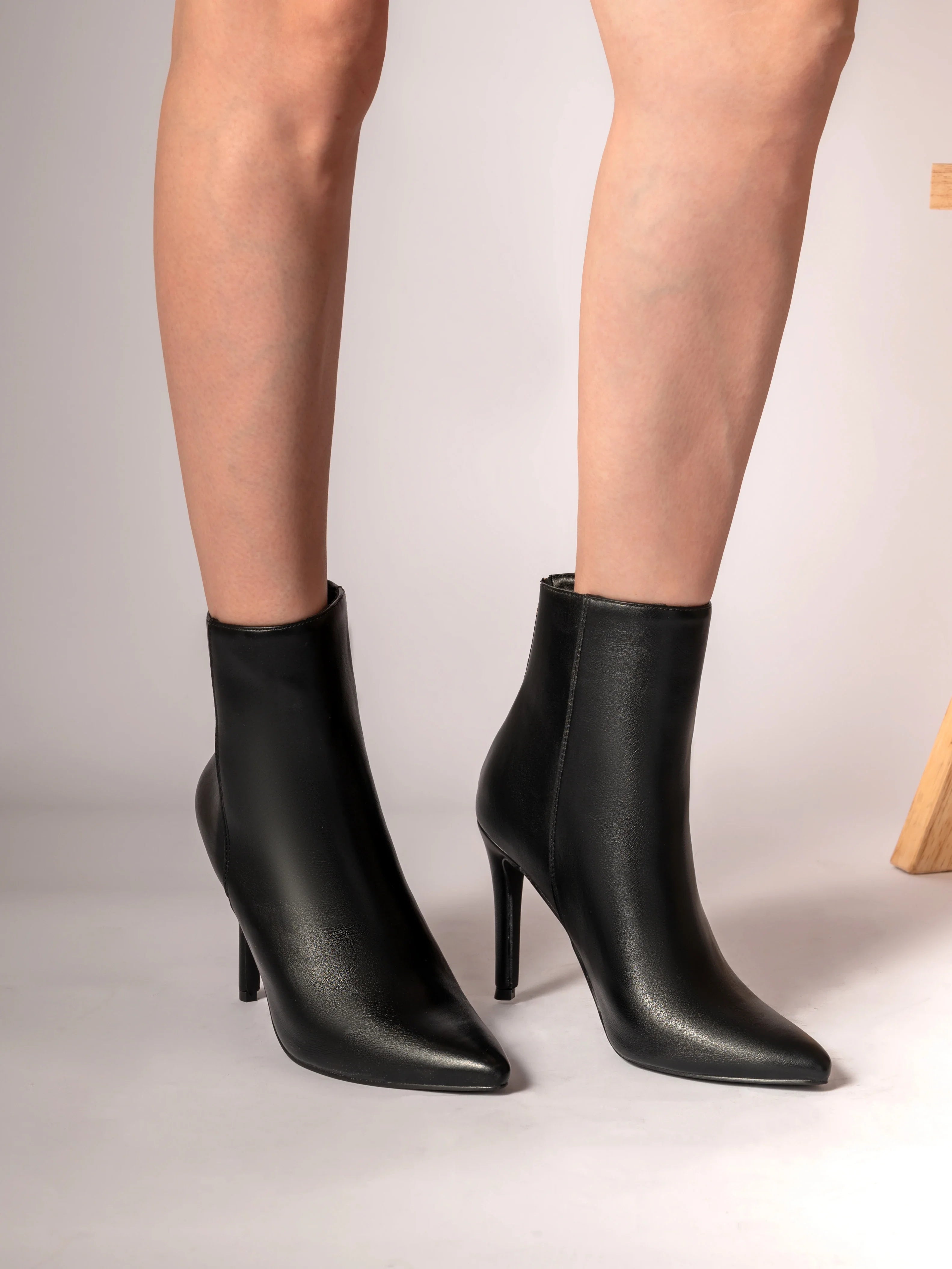 מגפי עקב דמוי עור שפיץ - טלי