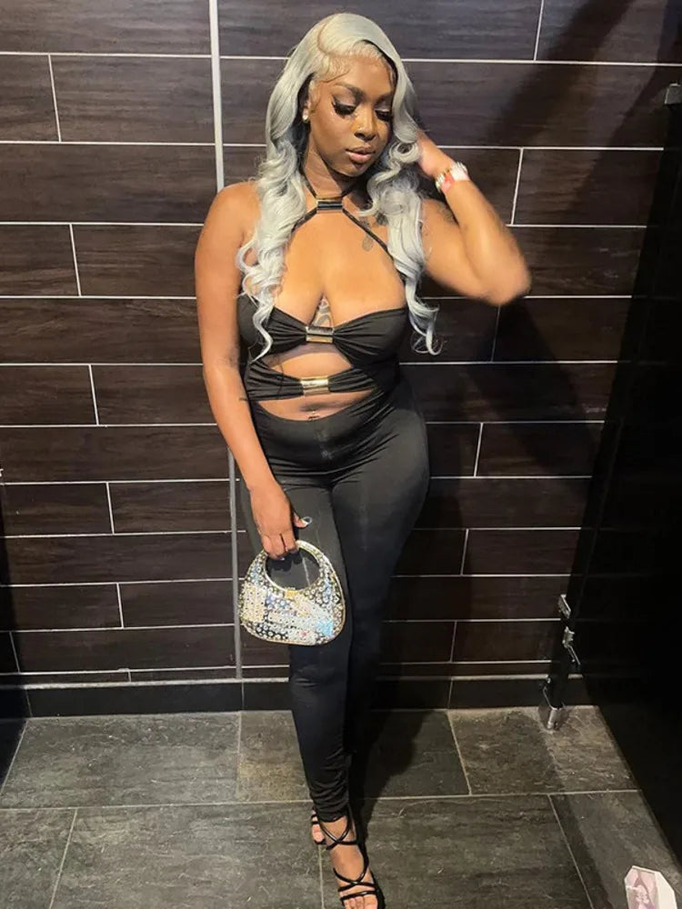 אוברול צמוד בד מחטב בעיצוב פתחים בעיטור אבזמים קשירה בצוואר - Sage