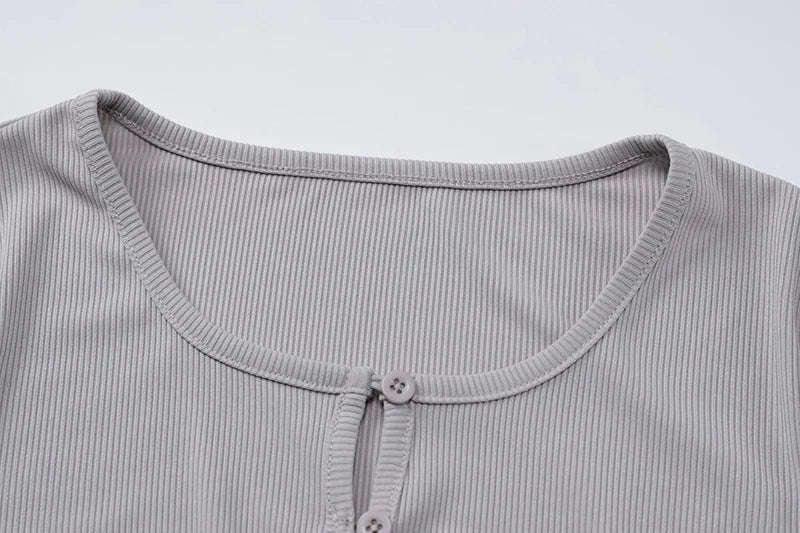 סט סרוג שני חלקים חולצה בסגירת כפתורים וחצאית מקסי צמודה - MARIEL