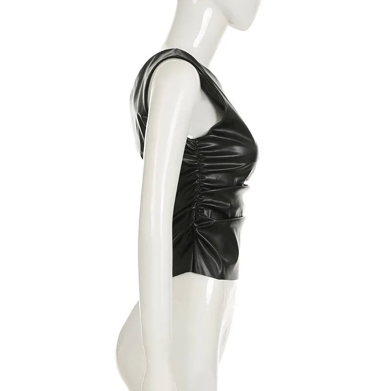 טופ דמוי עור בעיצוב אסימטרי - קמי