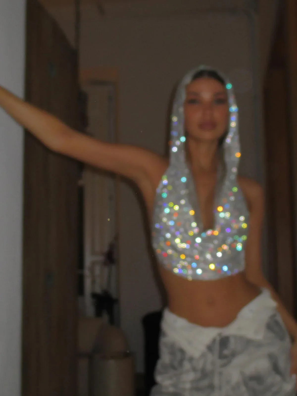 טופ זרקונים מנצנץ בעיצוב כובע גב פתוח - Willow