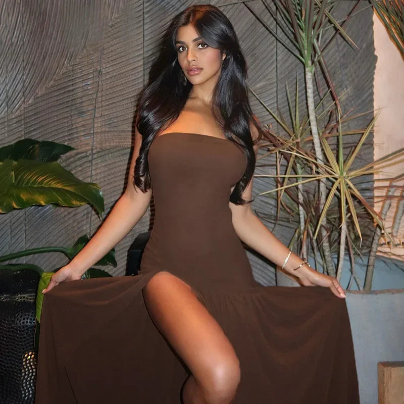 שמלת מקסי סטרפלס בעיצוב שיפון בעיטור שסע - פיה