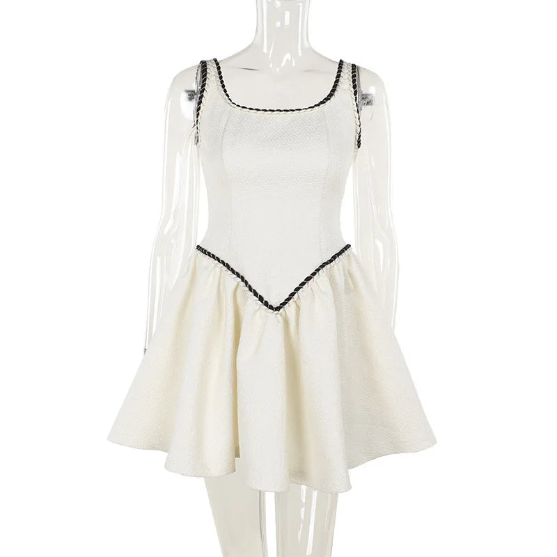 שמלת מיני בגזרת A בד ארוג - רוקסן