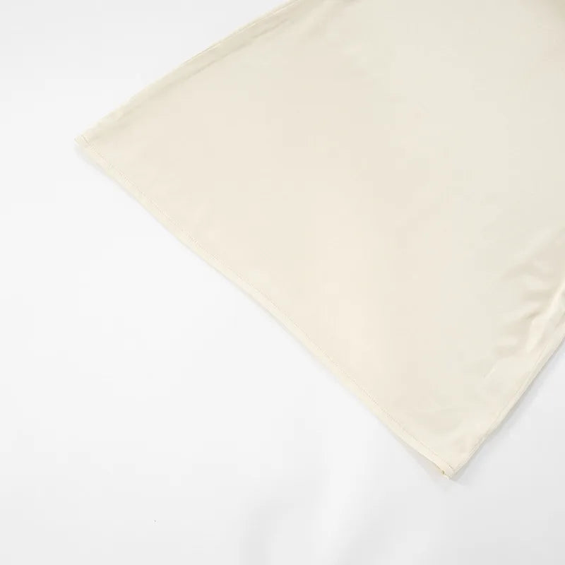 שמלת מיני סאטן מחשוף V בעיטור צעיף תואם - קרינה