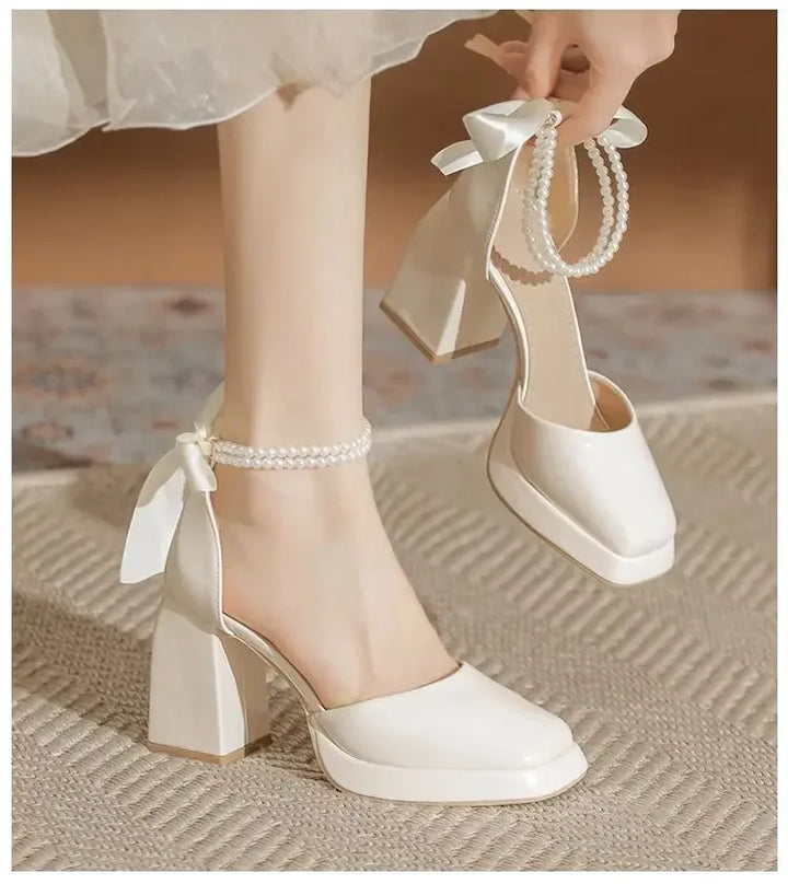 Shiny leatherette heels with pearls and bow tie - Vivienne