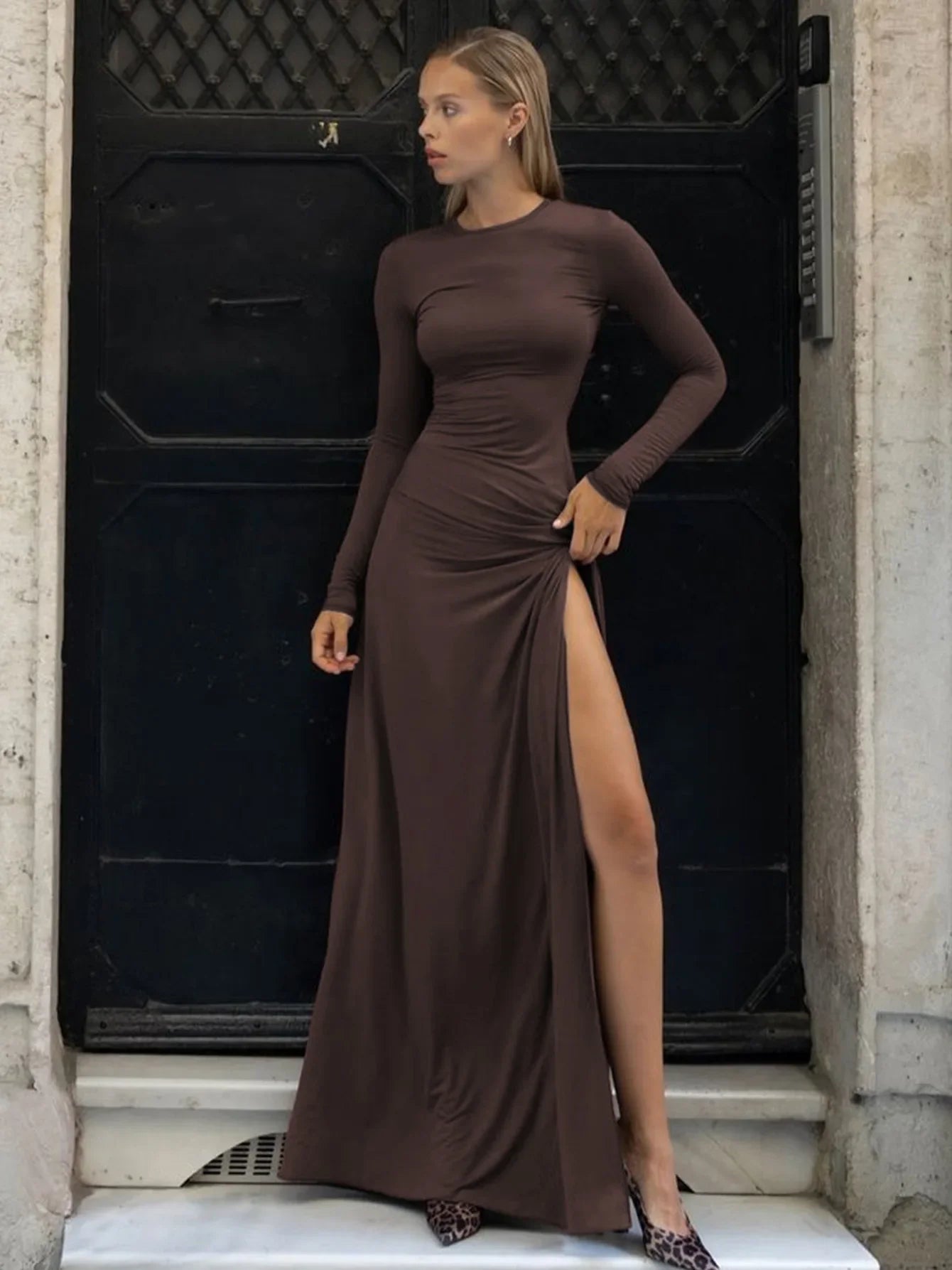 שמלת מקסי בעיצוב כיווצים ושסע עמוק - דיאן