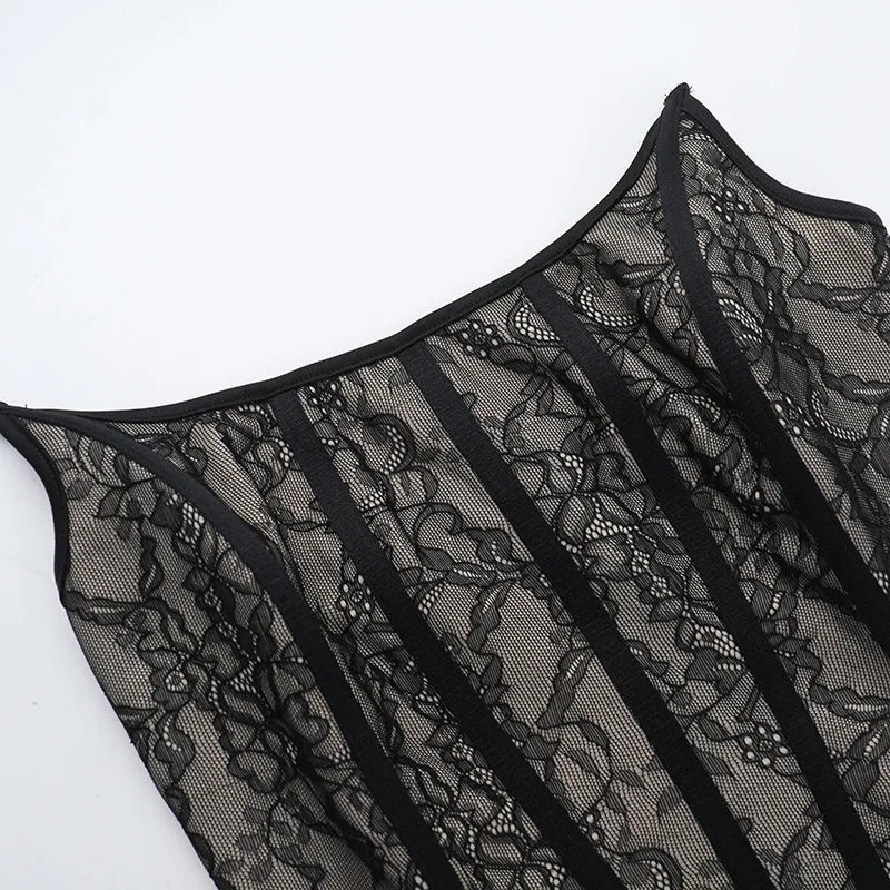 שמלת מיני סטרפלס בעיצוב מחוך בעיטור תחרה וחצאית בלון בגזרת קצפת - Mallory