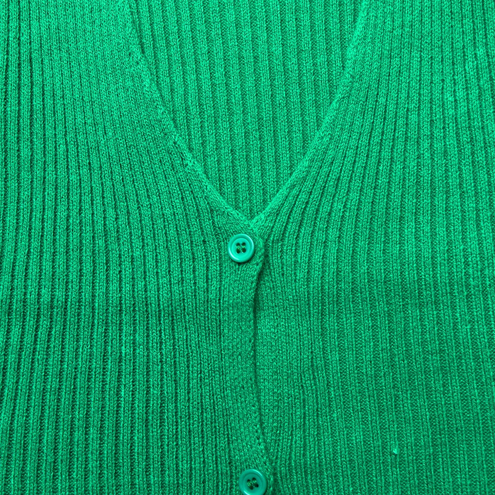 סט סרוג חצאית מיני וחולצת סגירת כפתורים - כרמי