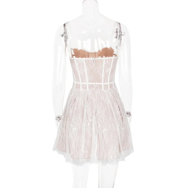 שמלת מיני תחרה בגזרת A בעיצוב מחוך - מילאן