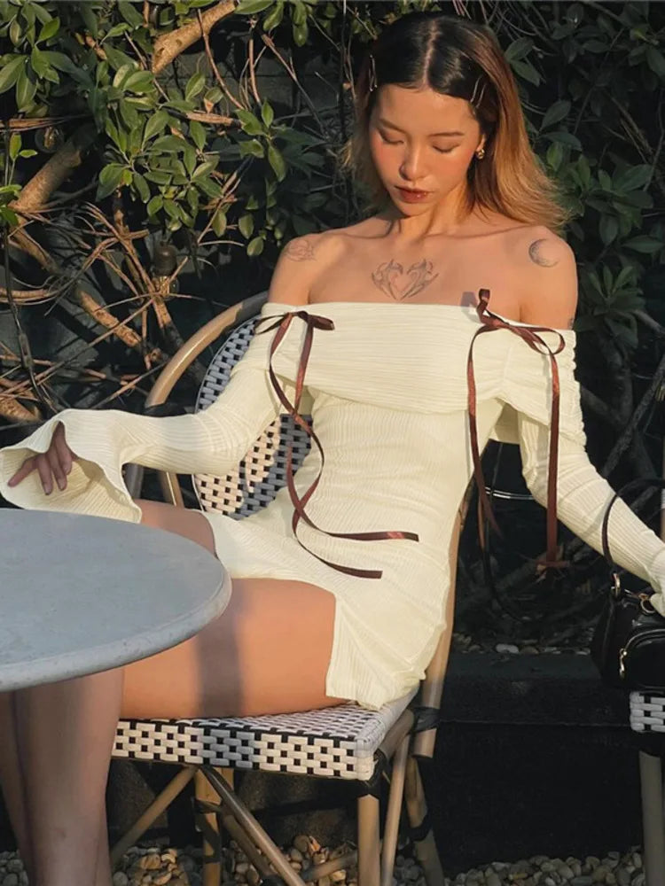 שמלת מיני סרוגה כתפיים חשופות בעיטור סרטי פפיון - יאנגה