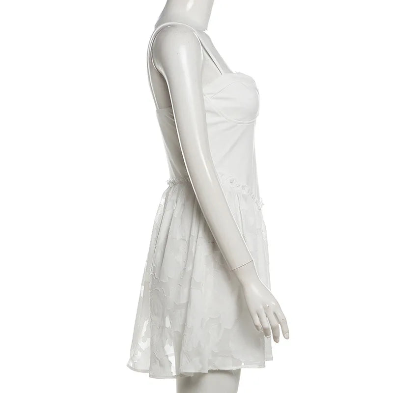 שמלת מיני בגזרת A כתפיות ספגטי בעיטור רקמת עלים ופרחים - שילה