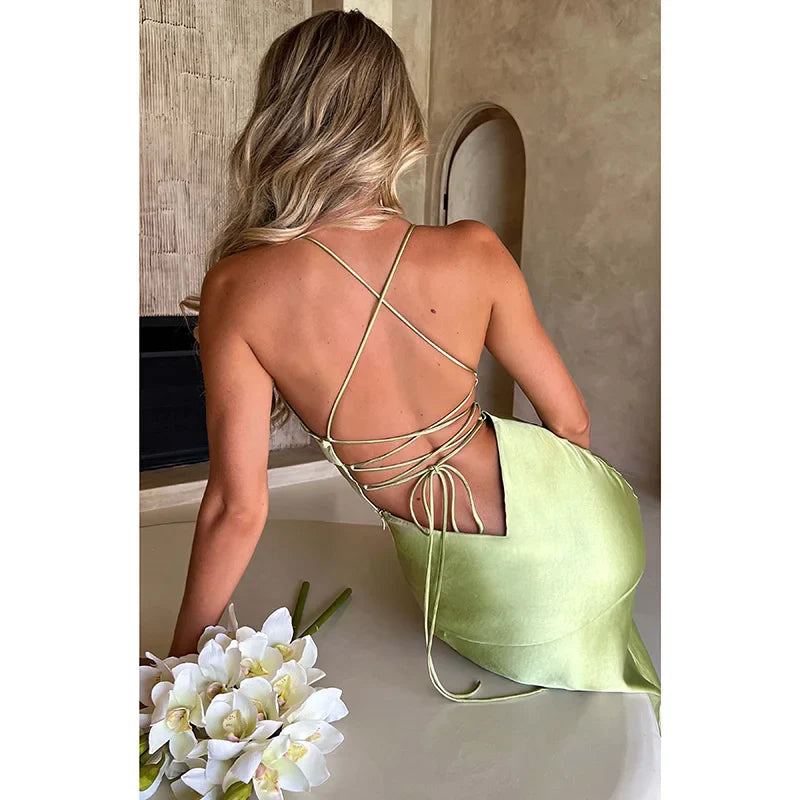 שמלת מקסי סאטן בעיצוב שסע וקשירות בגב - לואן