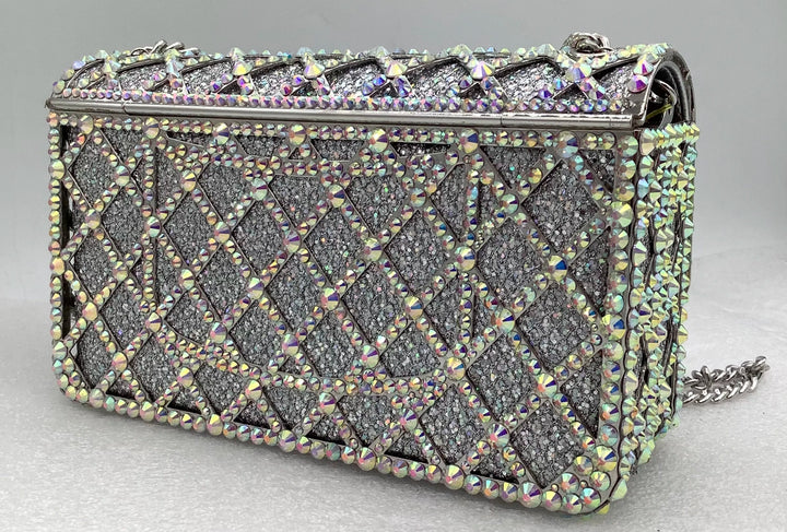Sequin bag with diamond pattern and flower decoration