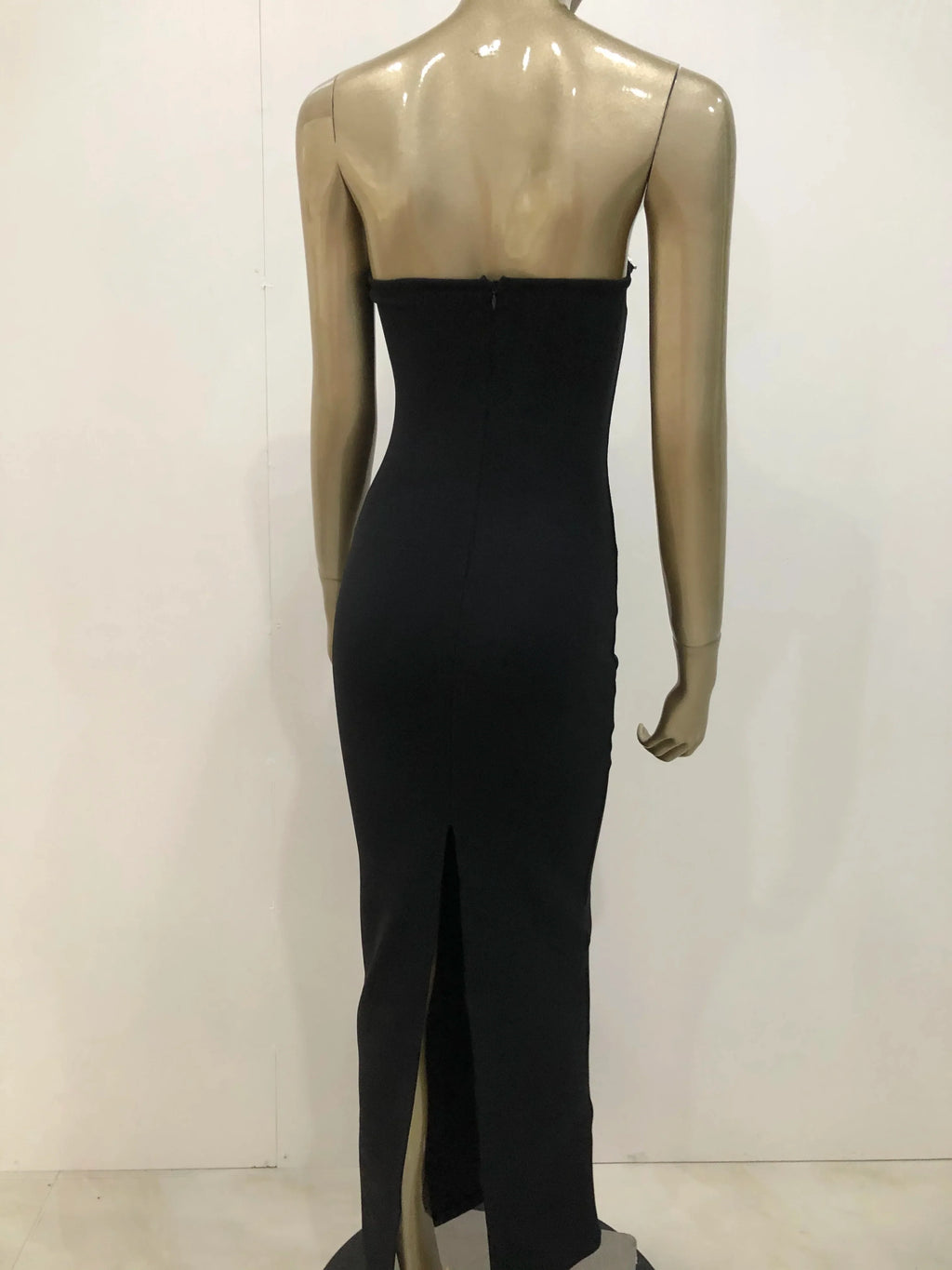 שמלת מקסי סטרפלס צמודה בד מחטב ואוסף בעיטור זרקונים בחזה - CINDY