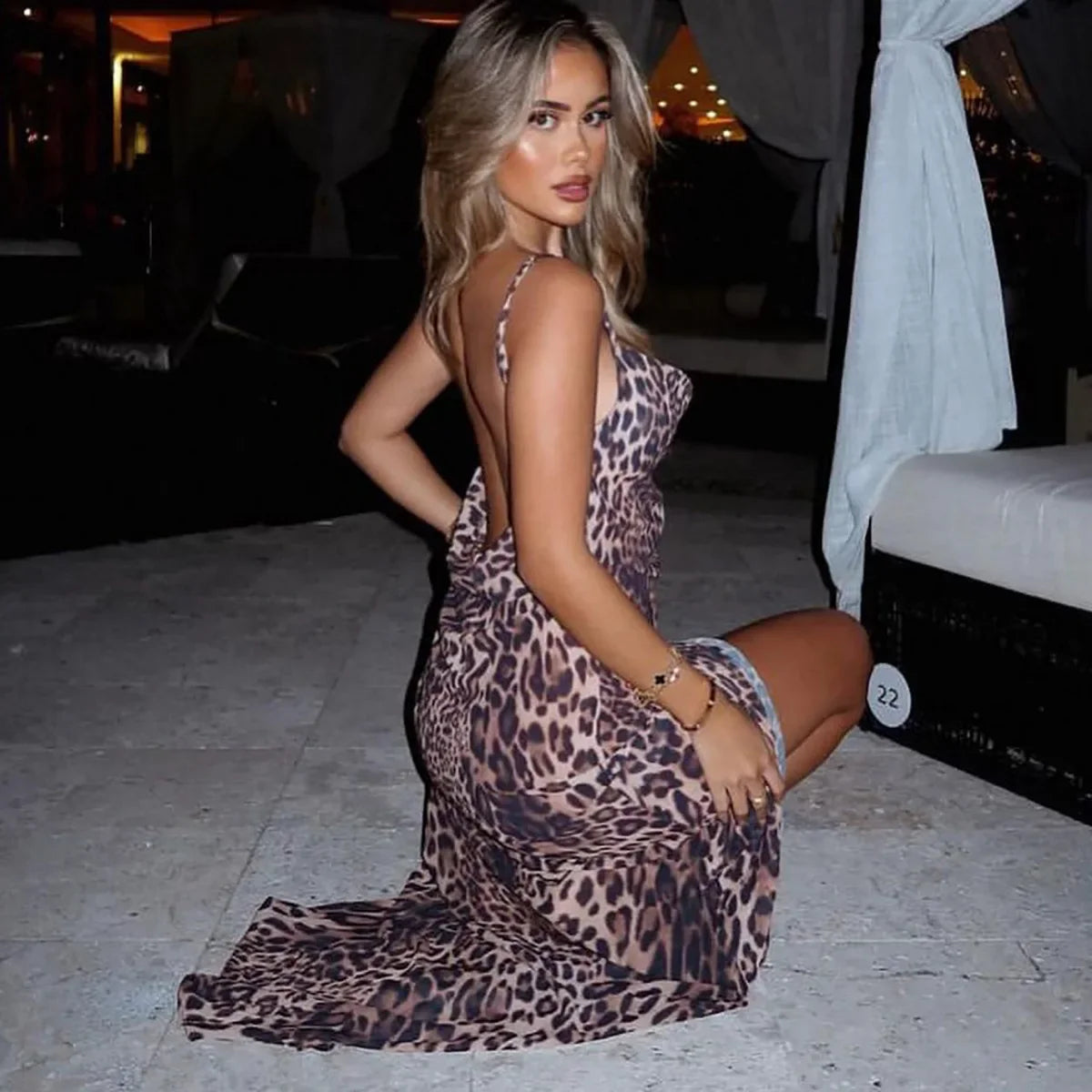 שמלת מקסי מנומרת בעיצוב שסע - סאלי